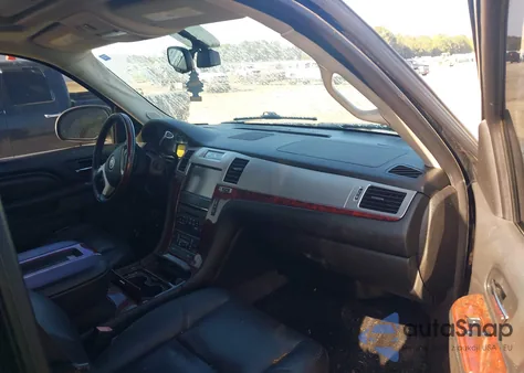 2013 Cadillac Escalade Esv Premium z USA, uszkodzony, nr VIN 1GYS4JEF1DR152882